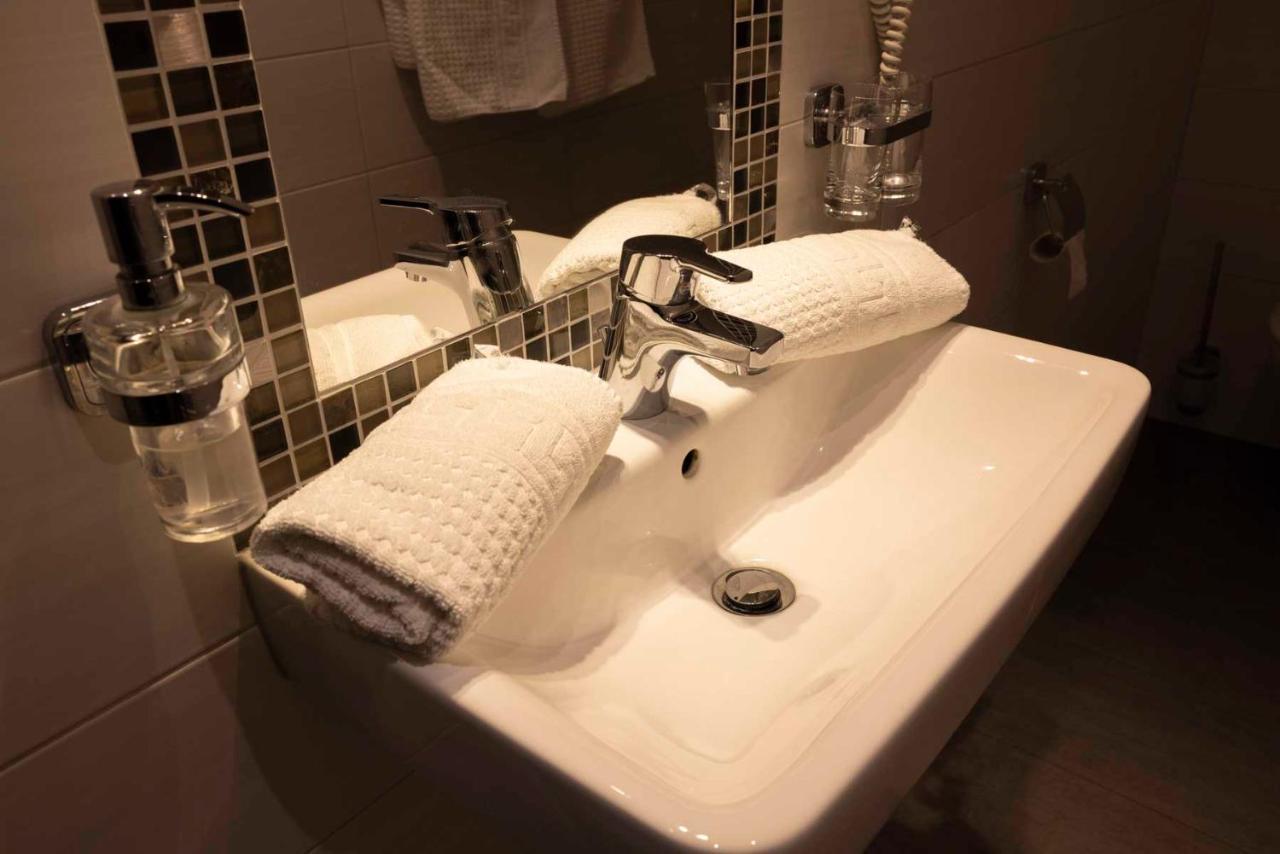 Hotel เรนด์สบูร์ก ภายนอก รูปภาพ