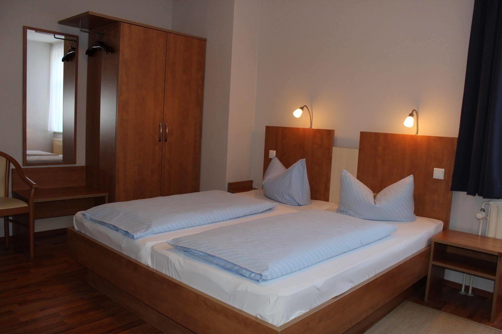 Hotel เรนด์สบูร์ก ภายนอก รูปภาพ